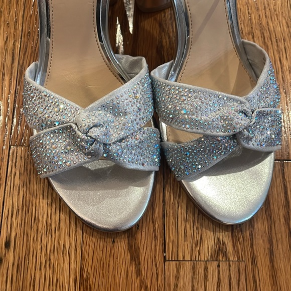 Badgley Mischka silver evening sandals size 10m - Picture 7 of 9